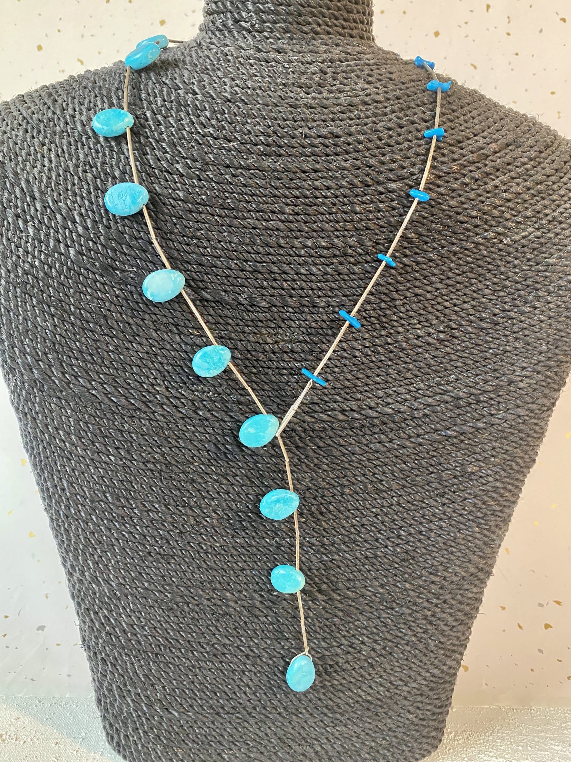 Pigmented turquoise howlite stone teardrop beads and liquid silver lariat necklace - Image 2